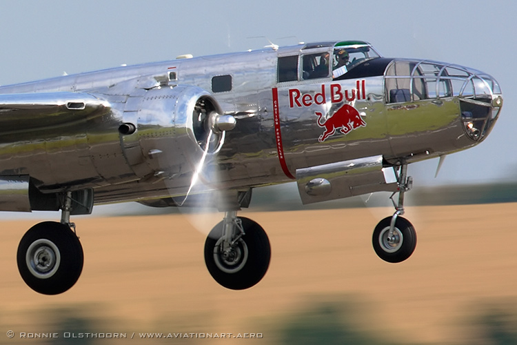 http://www.digitalaviationart.com/forums/photos/FL2014/14-07-12_Duxford_37370_crop.jpg